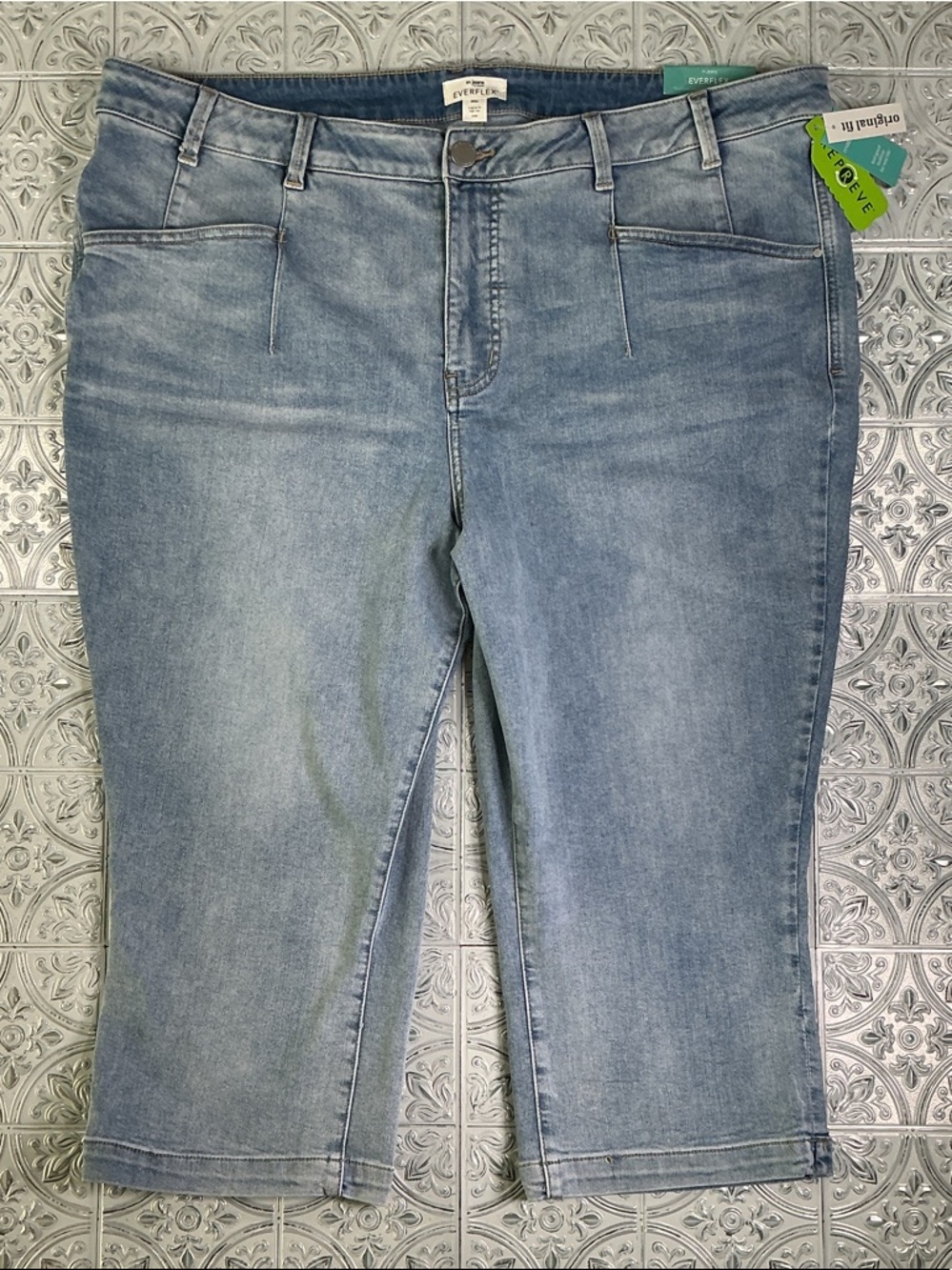 Maurices Everflex Plus Size 24W NWT High Rise Seam Front Denim Capri Crop Jeans